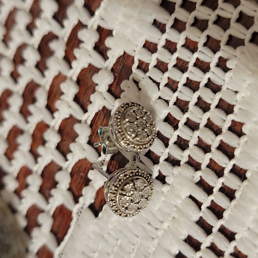 1/10 cttw diamond earrings.  SS